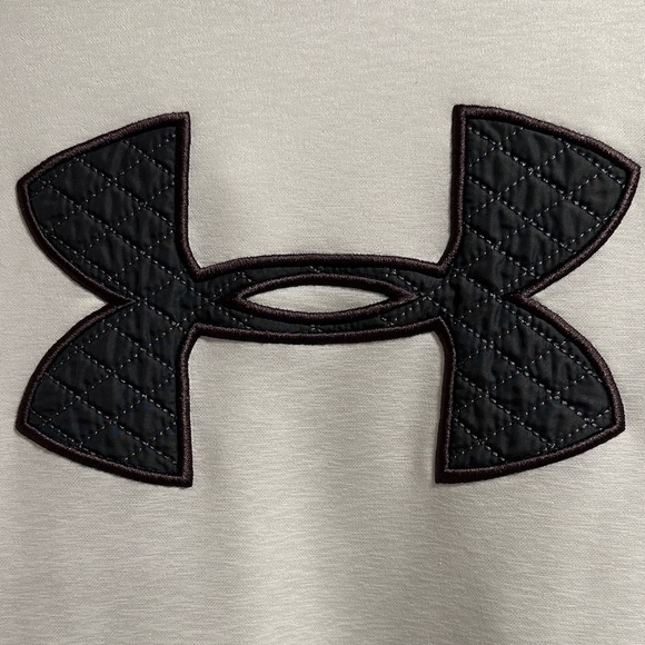 Under Armour Cream Hoodie with Black Emblem - Picture 4 of 6